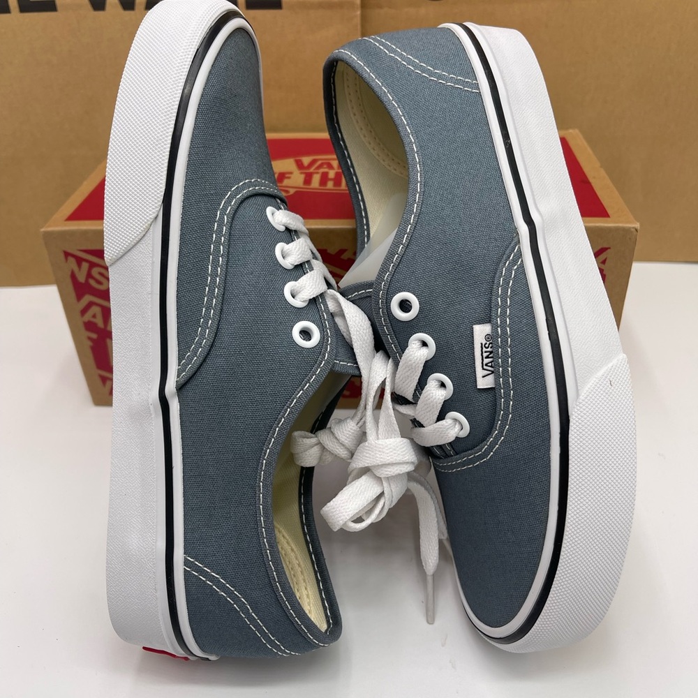 Vans WMNS Authentic
Color Theory Stormy Weather
VN000EGARV2 Sneakers - Picture 13 of 16